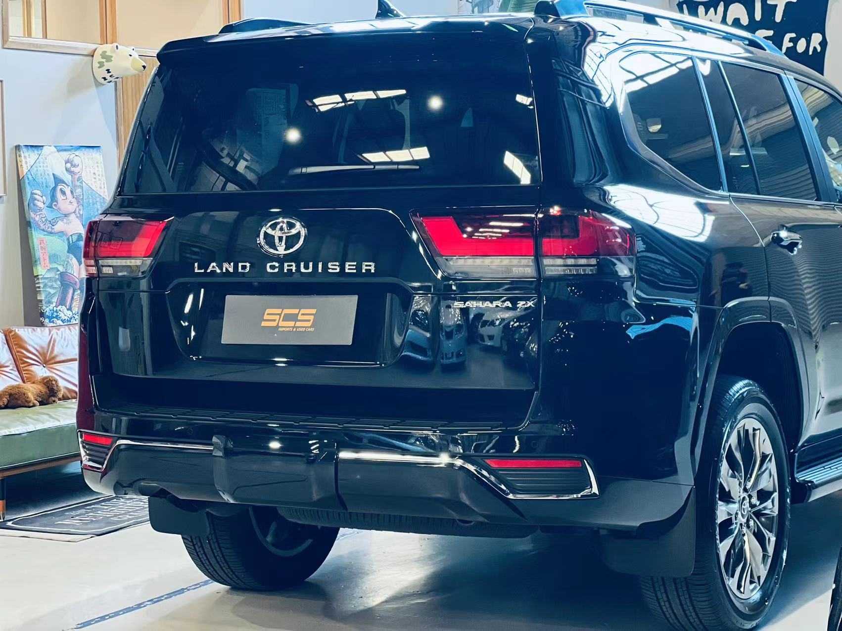 2022 Toyota Land Cruiser VXR-pic_2