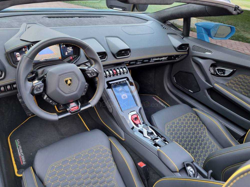 RENT LAMBORGHINI HURACAN EVO SPYDER 2022 IN DUBAI-pic_2